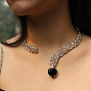 Scarlet Emerald Necklace (Black)