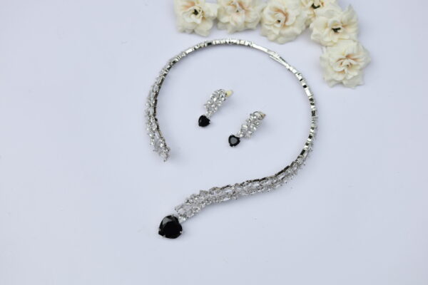 Scarlet Emerald Necklace (Black) - Image 3
