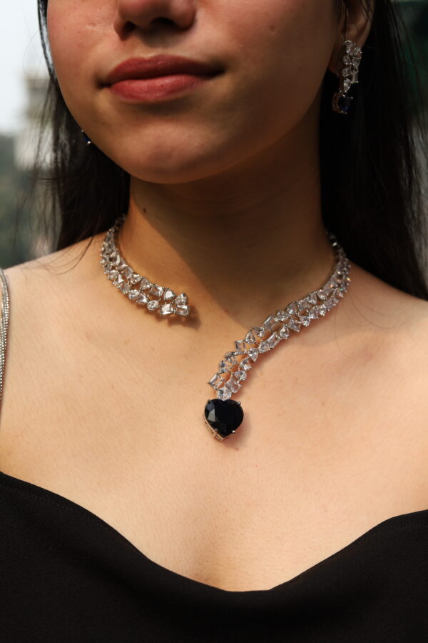 Scarlet Emerald Necklace (Blue)