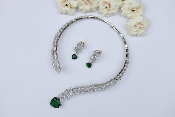 Scarlet Emerald Necklace (Green) - Image 4